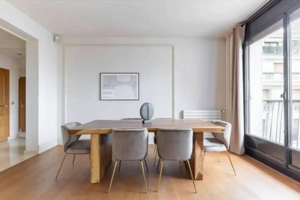Avenue Montaigne Luxury Apartment 2Br 4P Париж Екстериор снимка