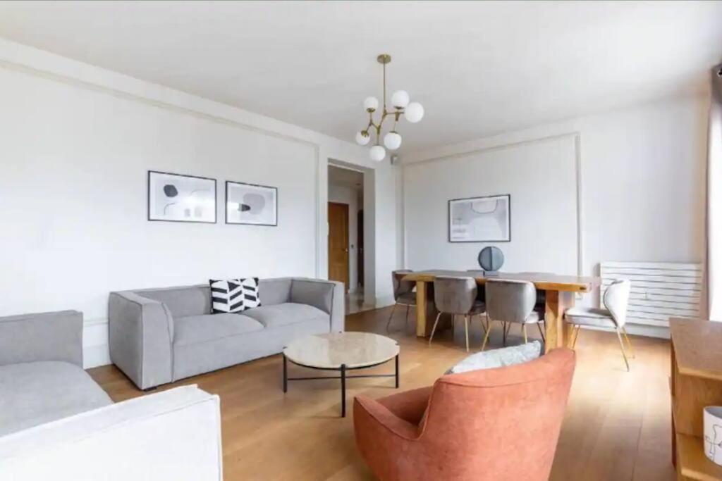 Avenue Montaigne Luxury Apartment 2Br 4P Париж Екстериор снимка