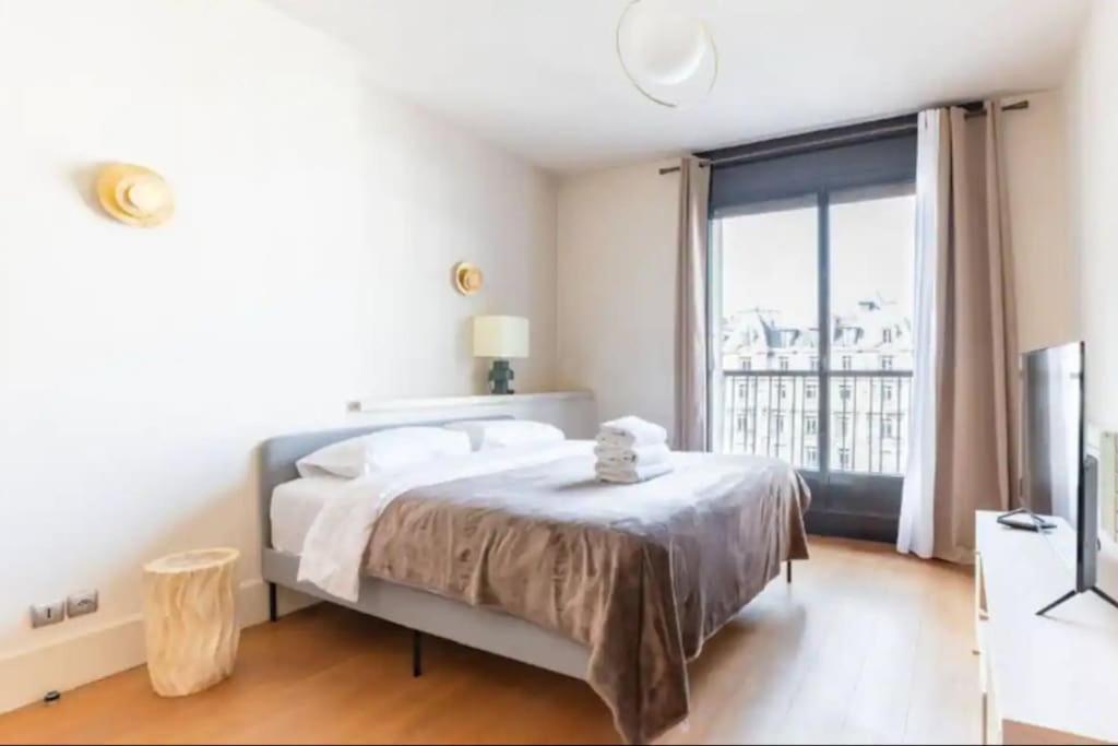 Avenue Montaigne Luxury Apartment 2Br 4P Париж Екстериор снимка