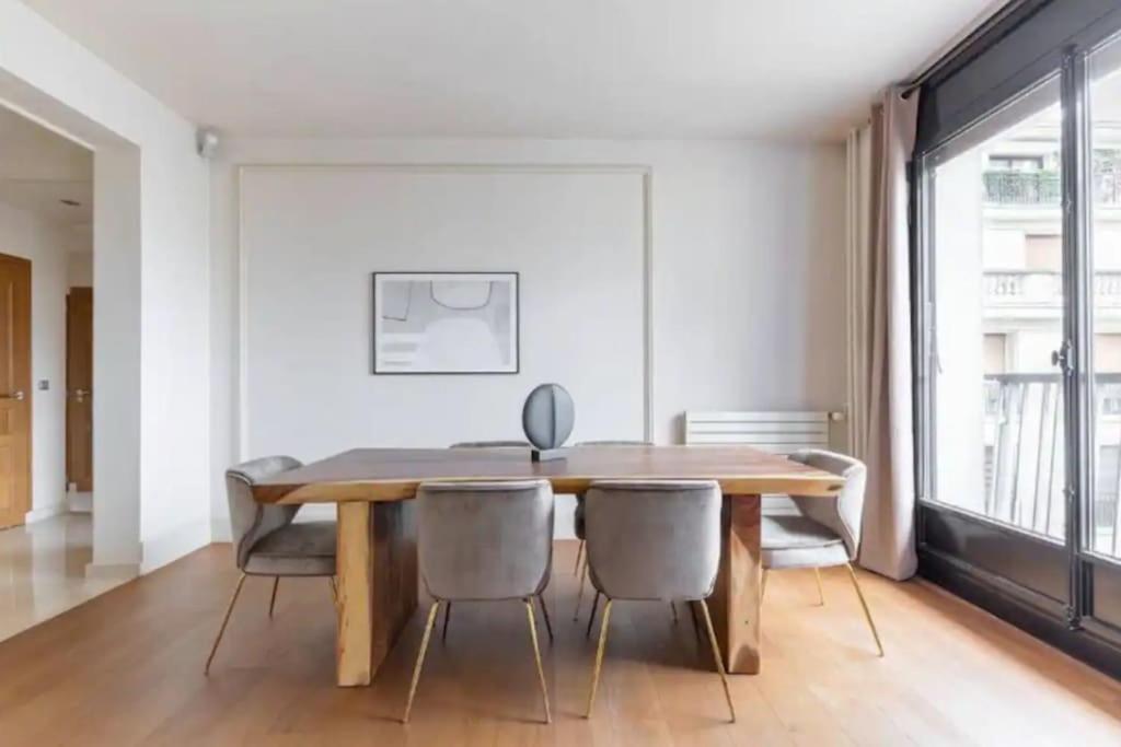 Avenue Montaigne Luxury Apartment 2Br 4P Париж Екстериор снимка